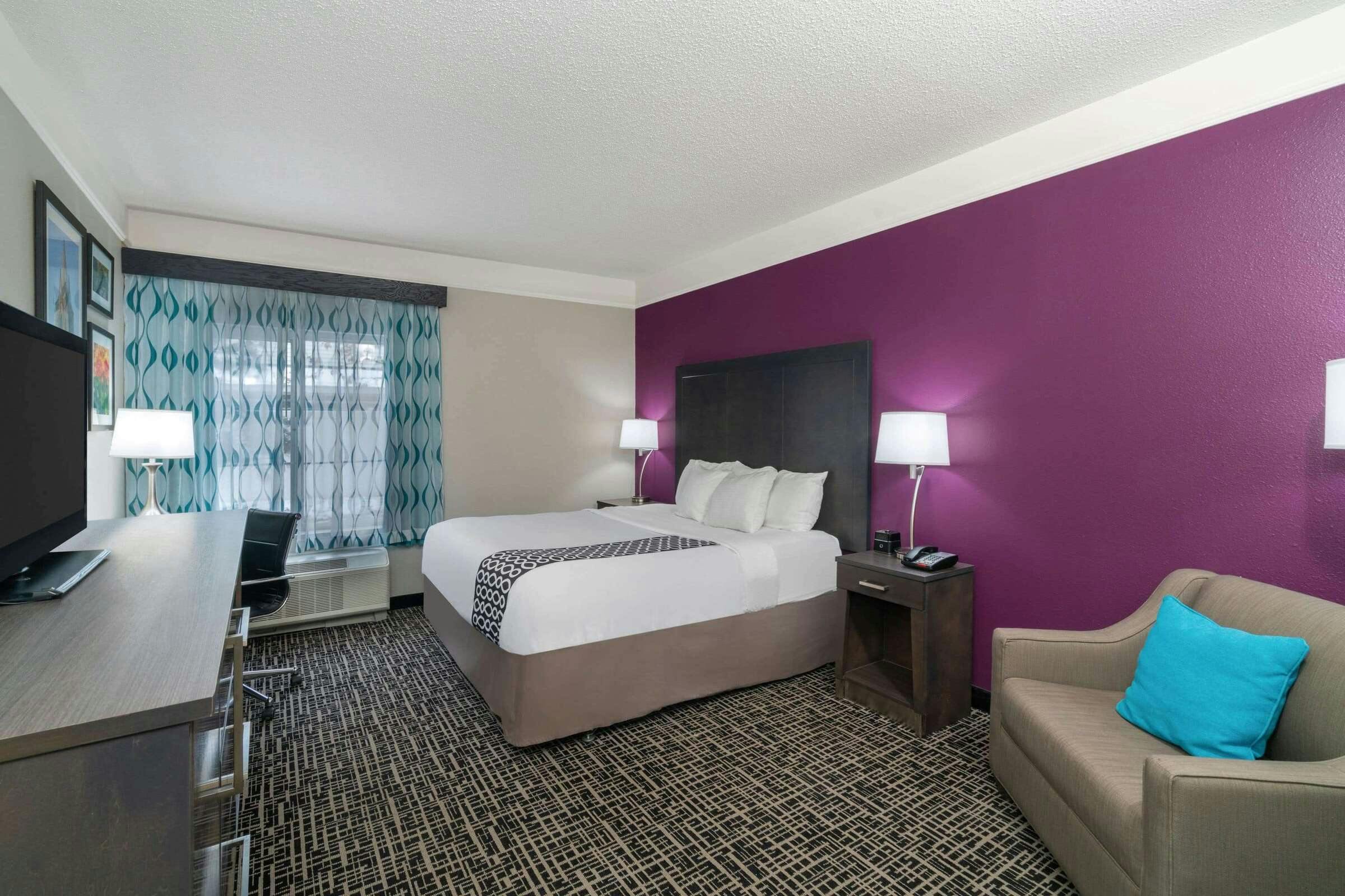 Hotel La Quinta Inn & Suites by Wyndham Latham Albany Airport photo 1