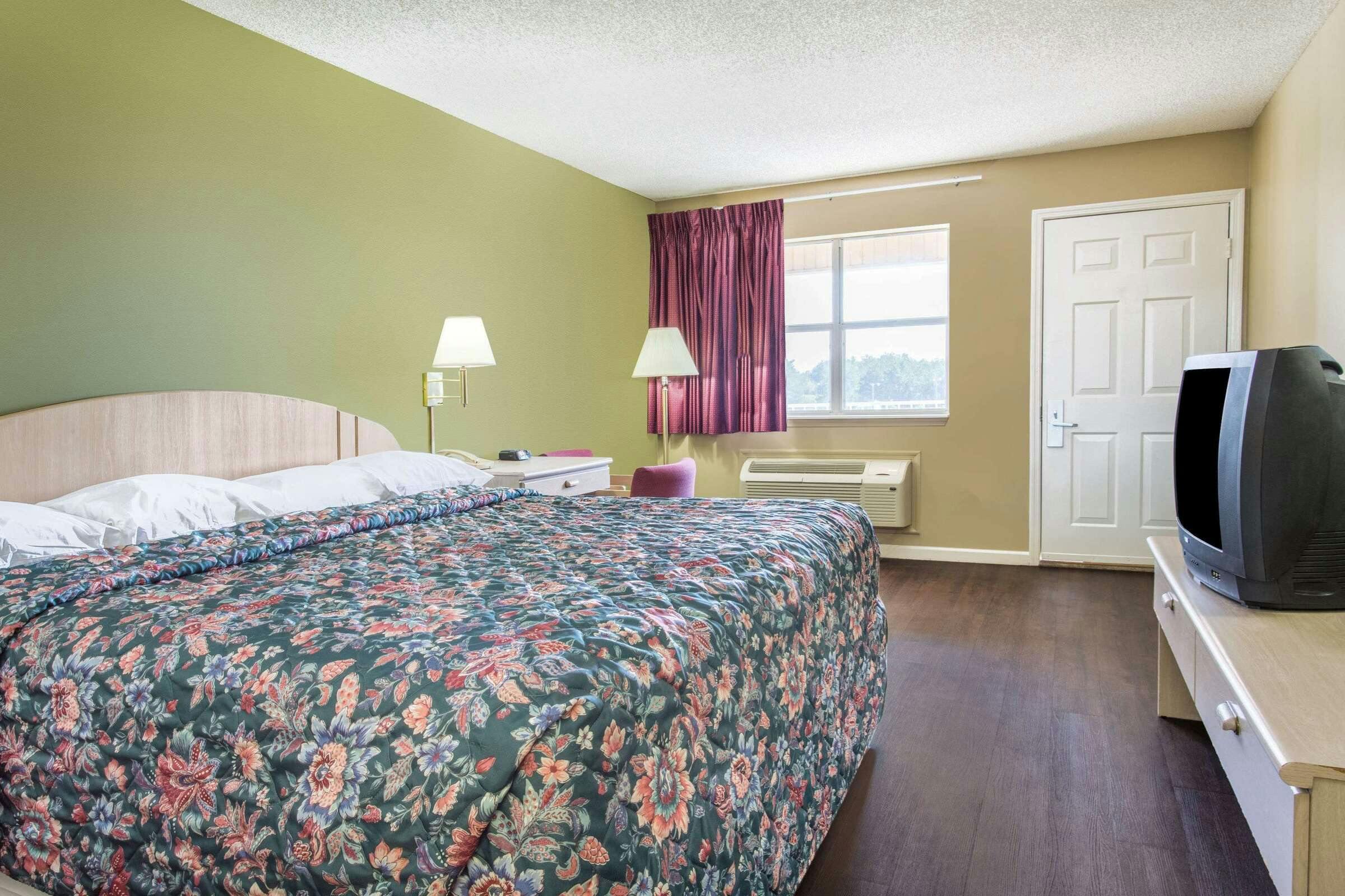 Hotel Super 8 Monticello photo 3