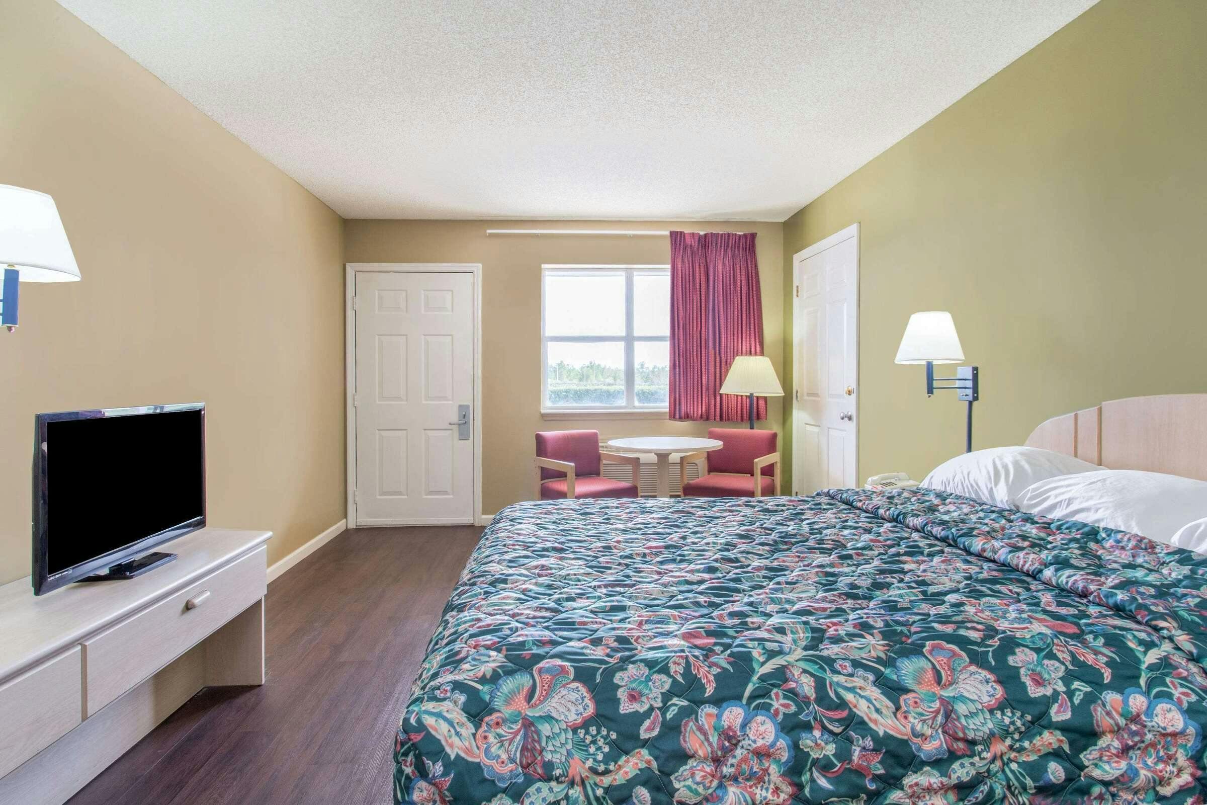 Hotel Super 8 Monticello photo 4