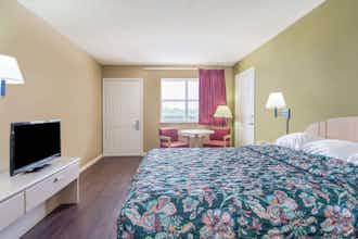 Hotel Super 8 Monticello photo 4