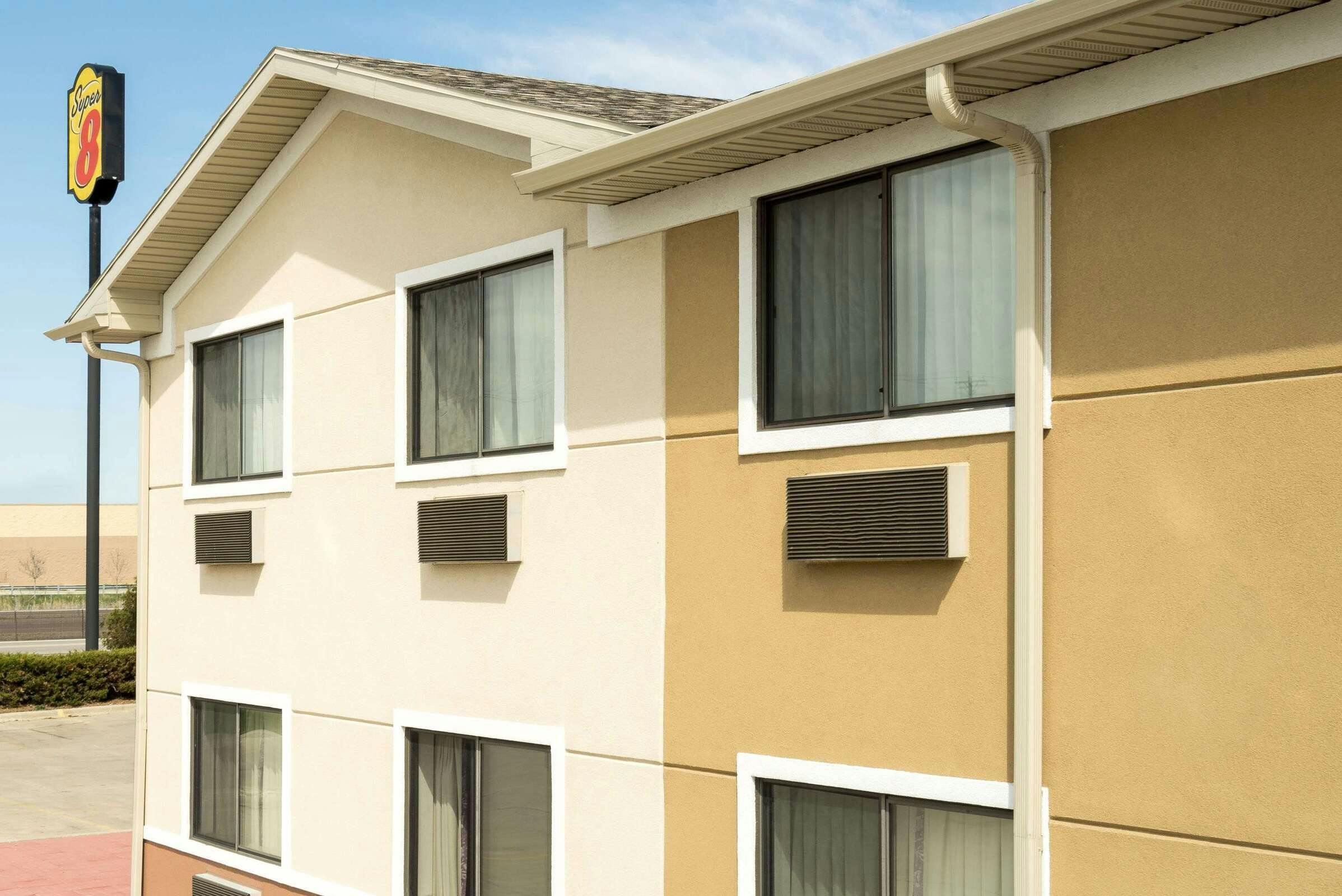 Hotel Super 8 by Wyndham Fond Du Lac photo 1