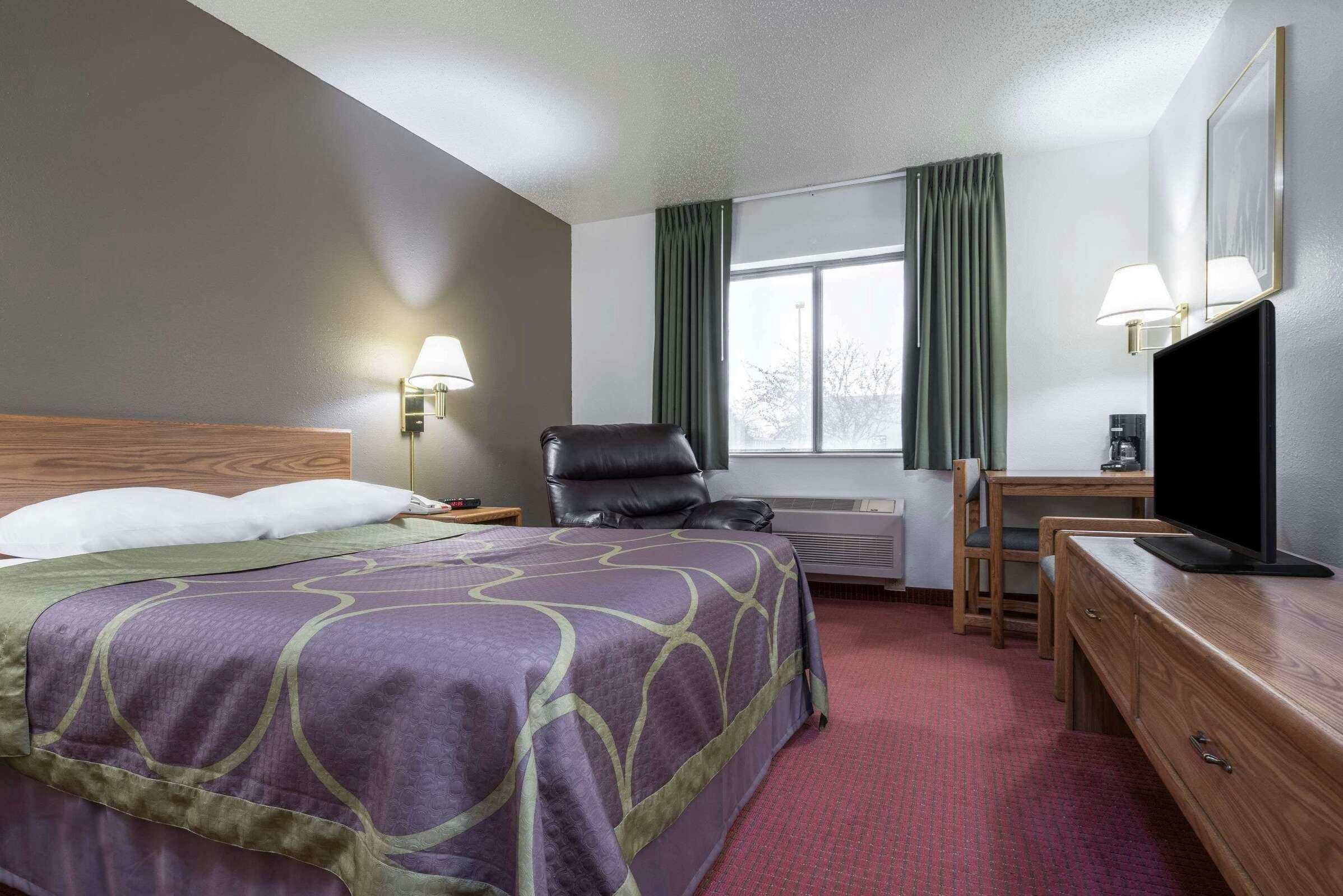 Hotel Super 8 by Wyndham Fond Du Lac photo 5