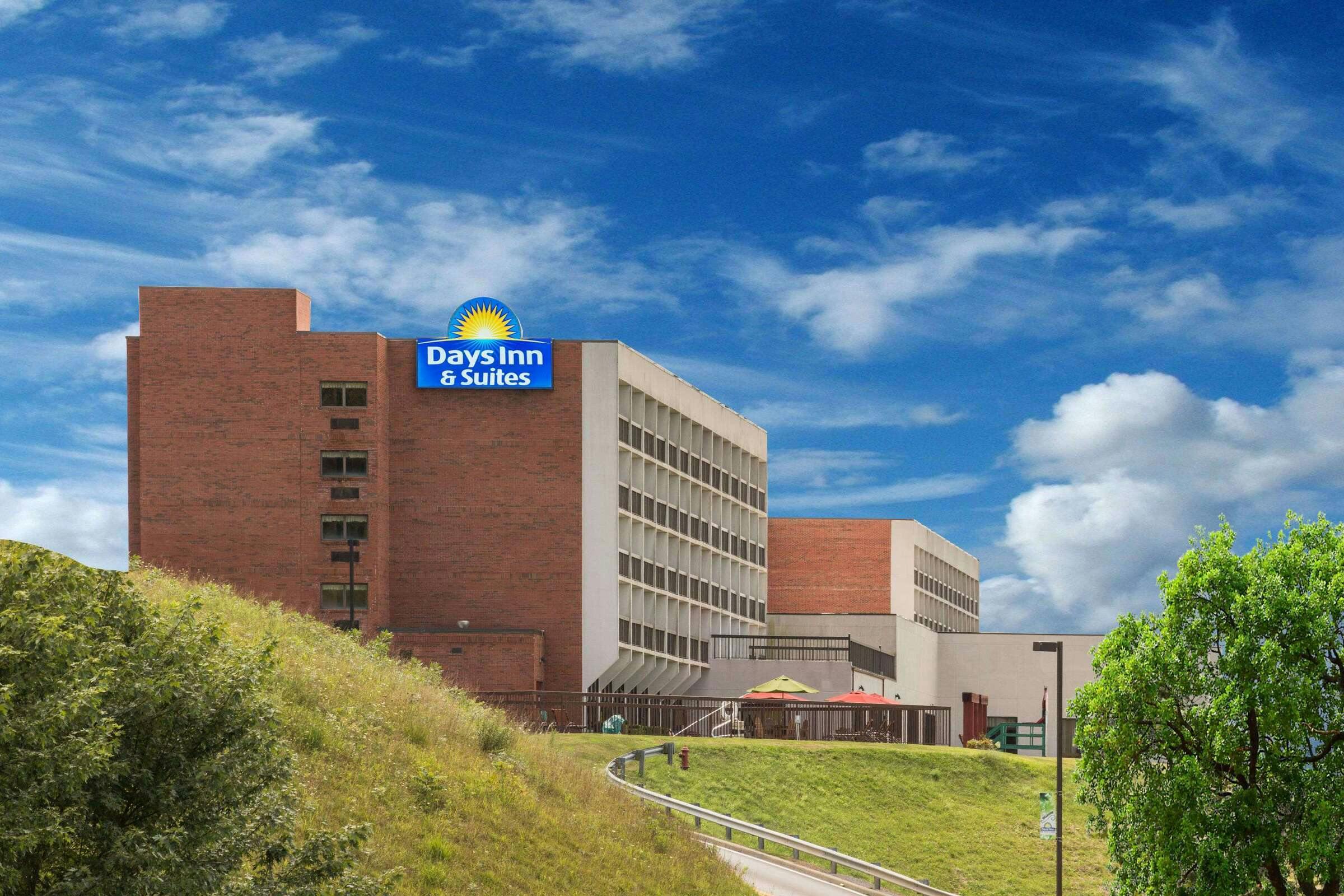 Days Inn and Suites Sutton