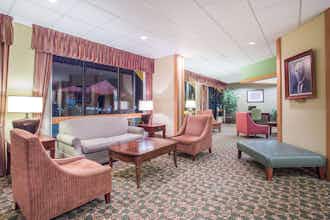 Hotel Days Inn and Suites Sutton photo 1