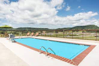 Hotel Days Inn and Suites Sutton photo 2