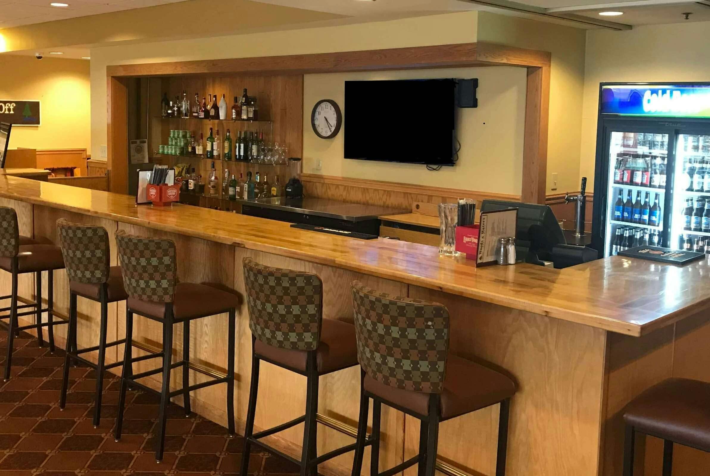 Hotel Days Inn and Suites Sutton photo 3