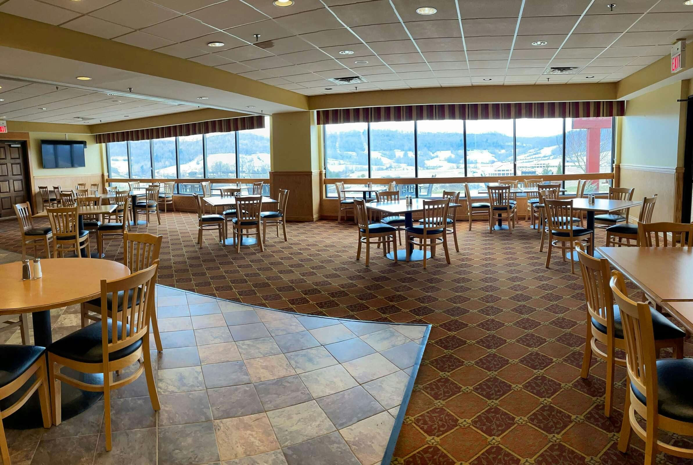 Hotel Days Inn and Suites Sutton photo 4