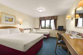 Hotel Days Inn Michaelwood M5 photo 2