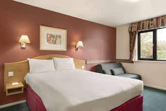 Hotel Days Inn Michaelwood M5 photo 1