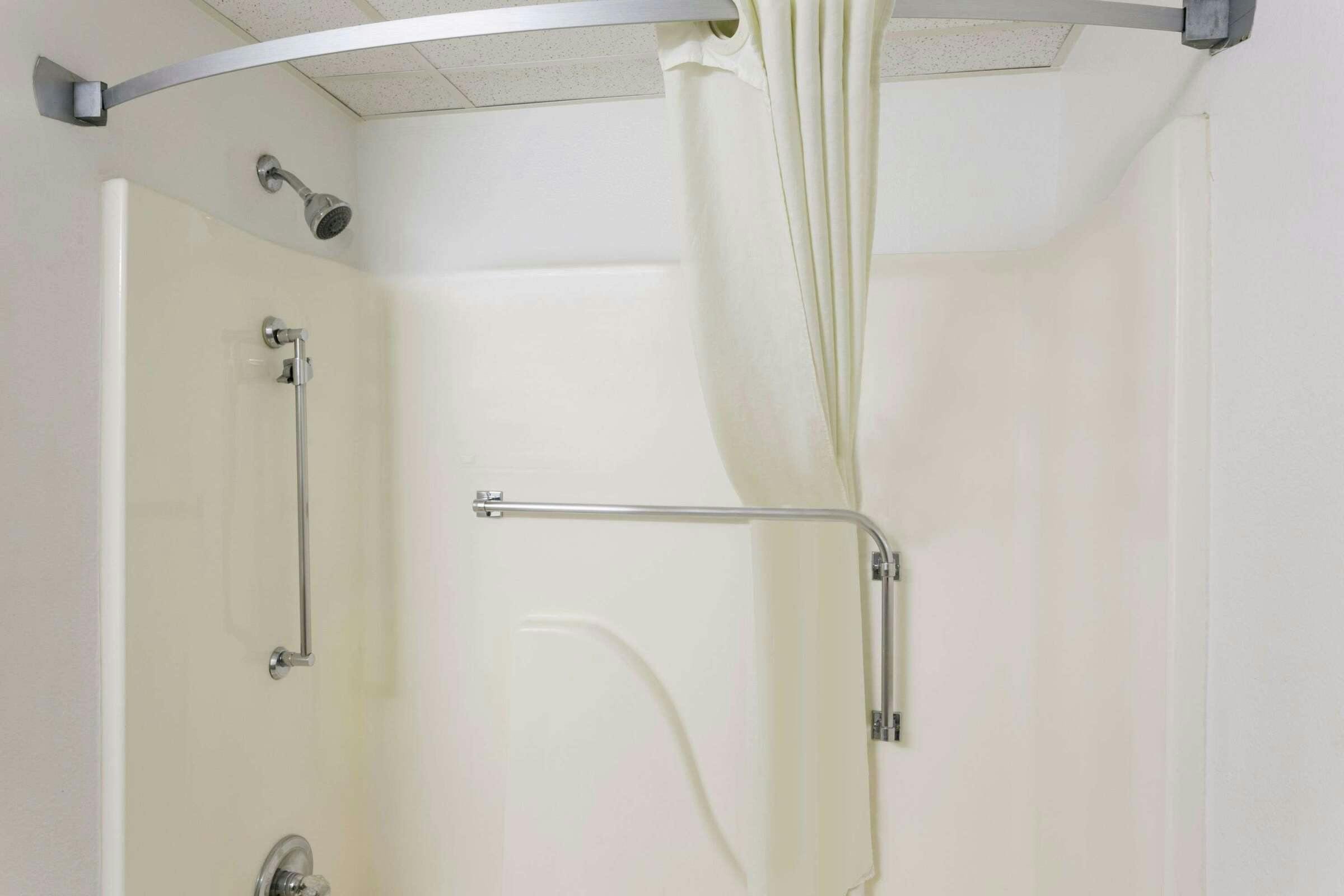 Hotel Super 8 by Wyndham Park City/North Wichita Area photo 4