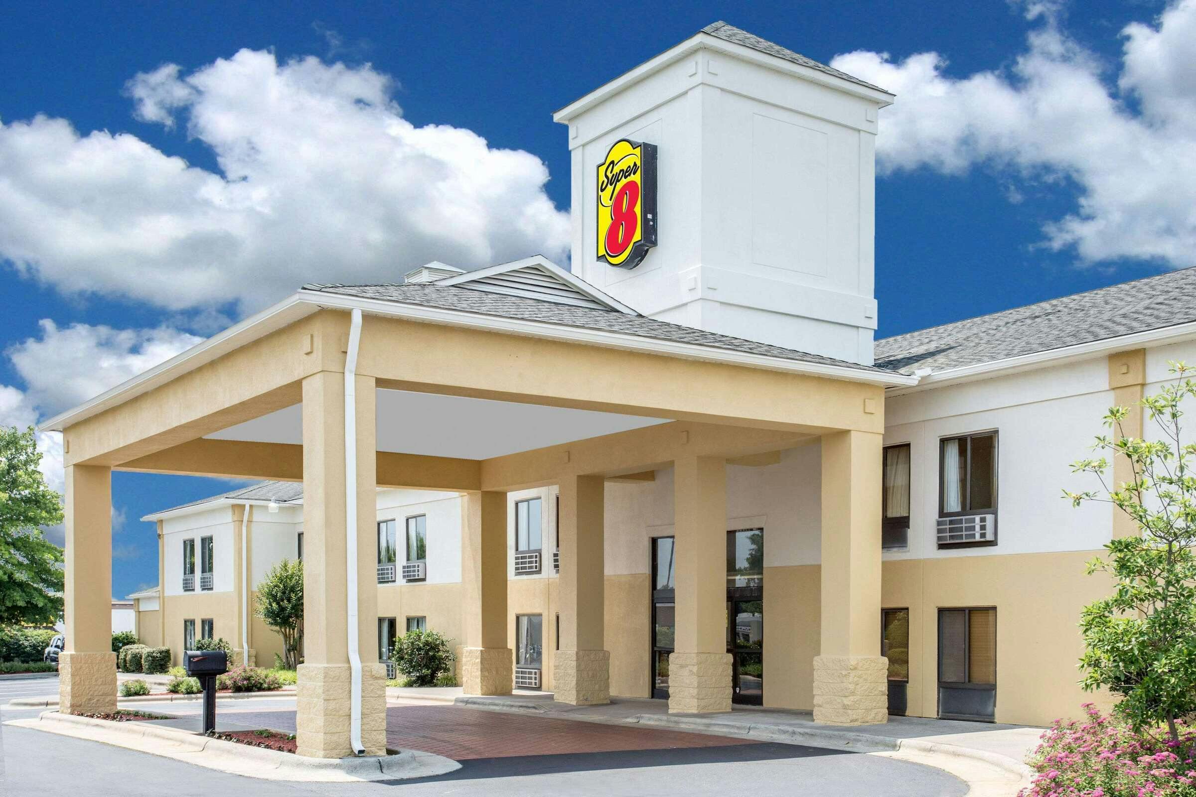 Super 8 Clemmons/Bermuda Run