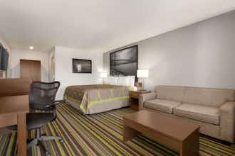 Hotel Super 8 Windsor/Dougall photo 1