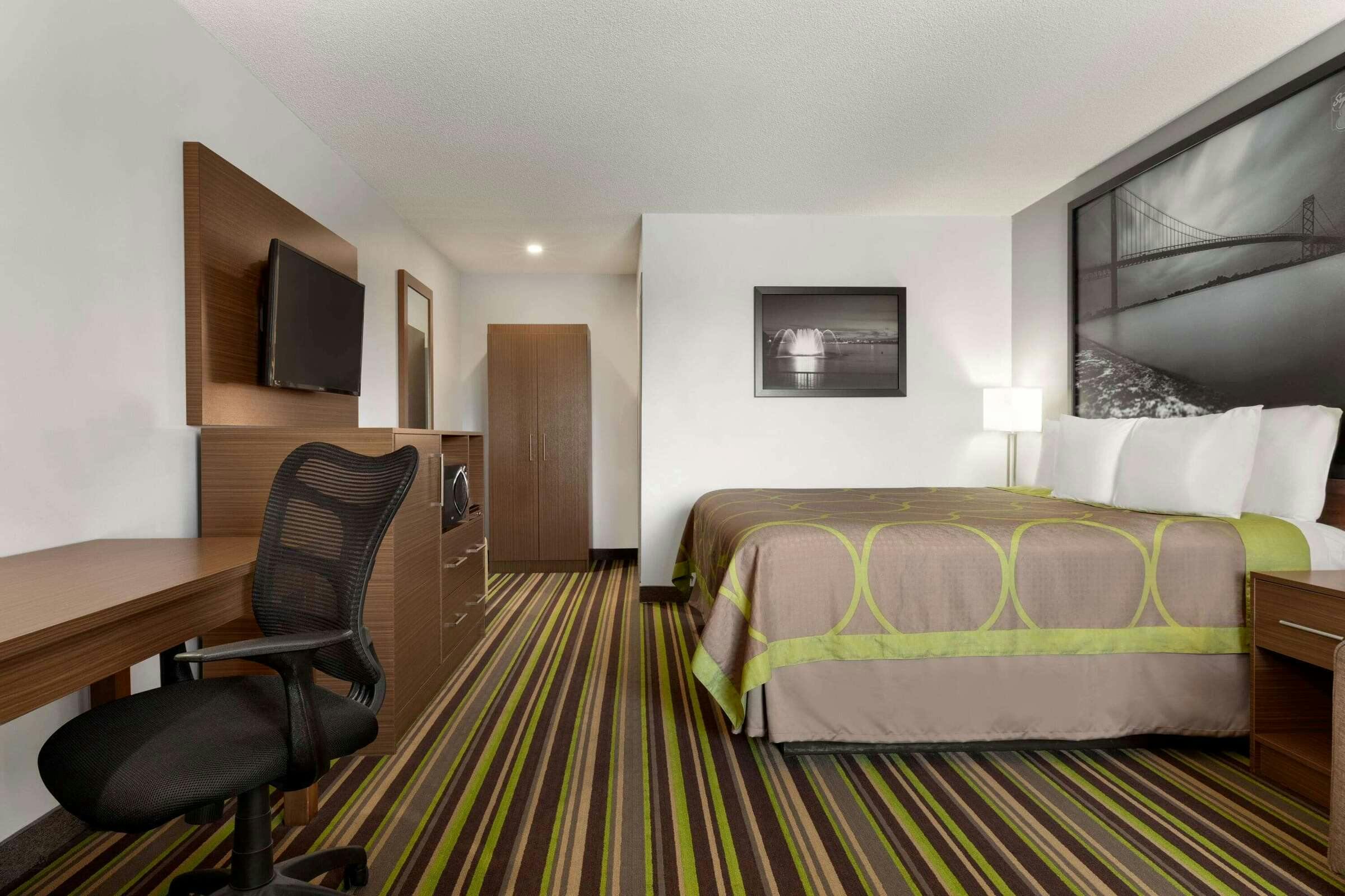 Hotel Super 8 Windsor/Dougall photo 5