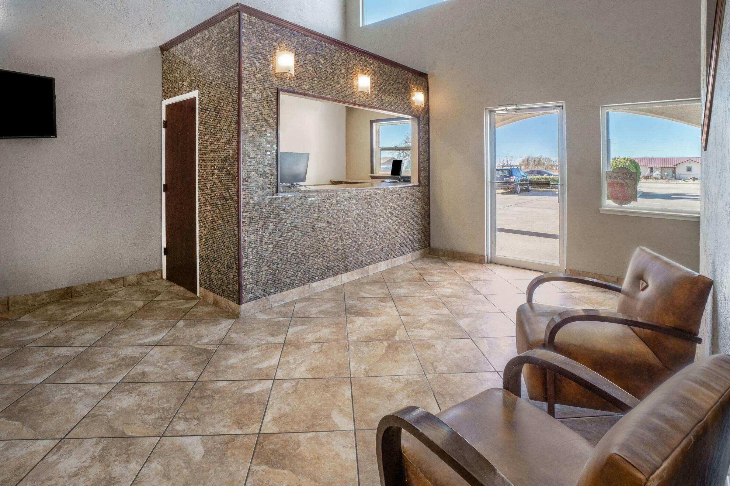 Hotel Super 8 by Wyndham Clayton photo 1