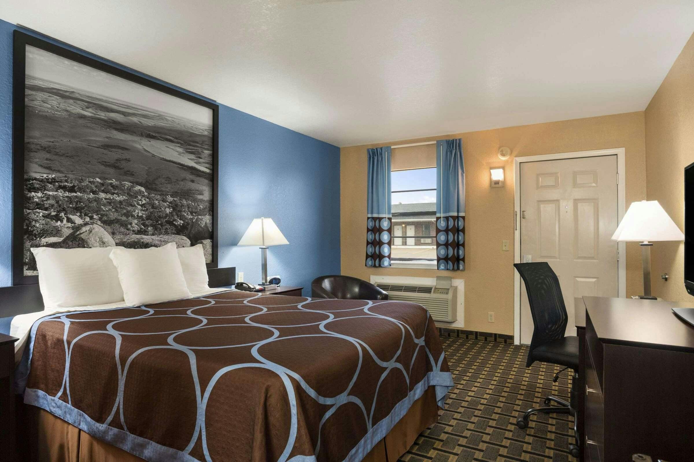 Hotel Super 8 by Wyndham Henryetta photo 4