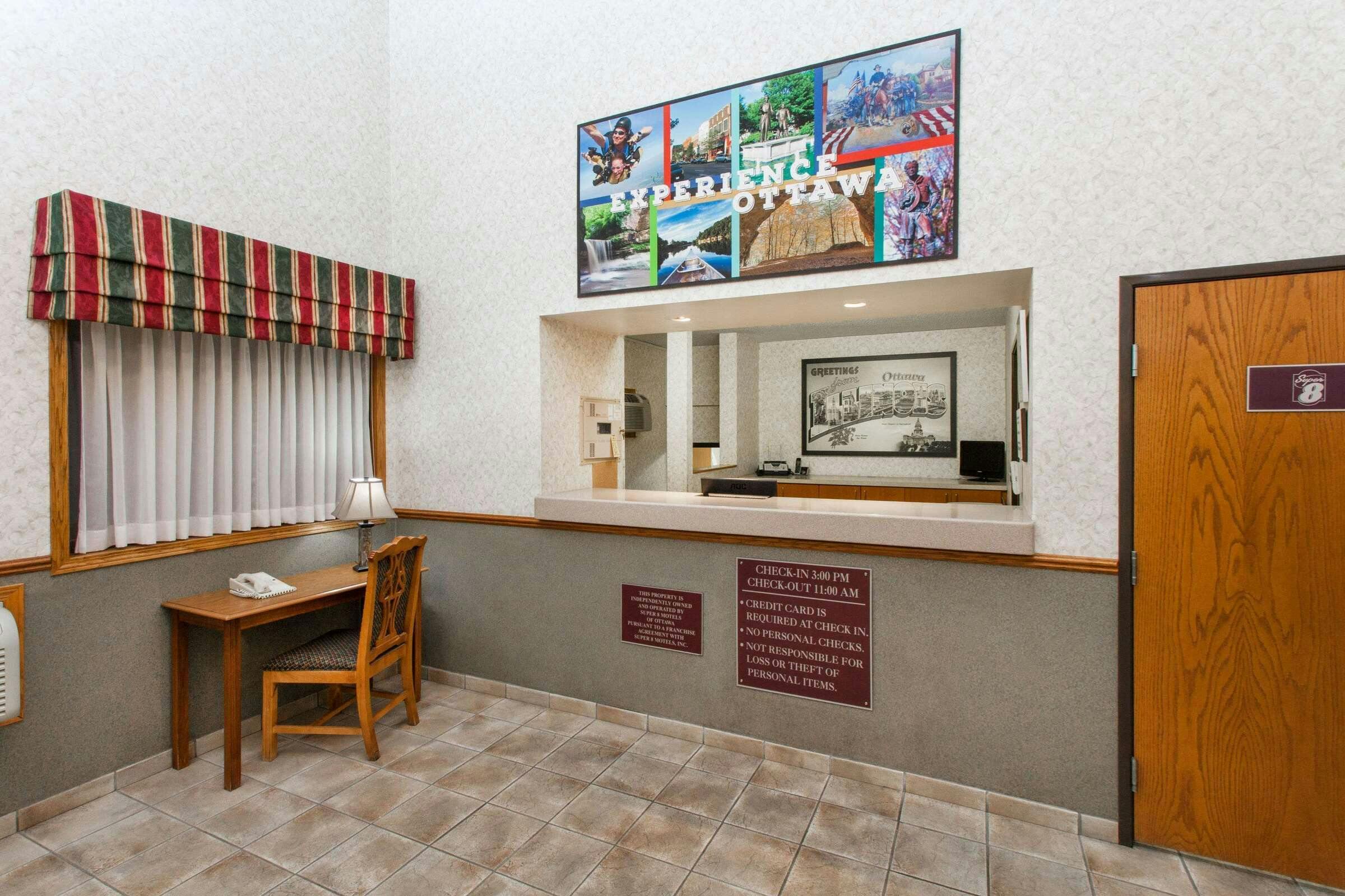 Hotel Super 8 by Wyndham Ottawa Starved Rock photo 1