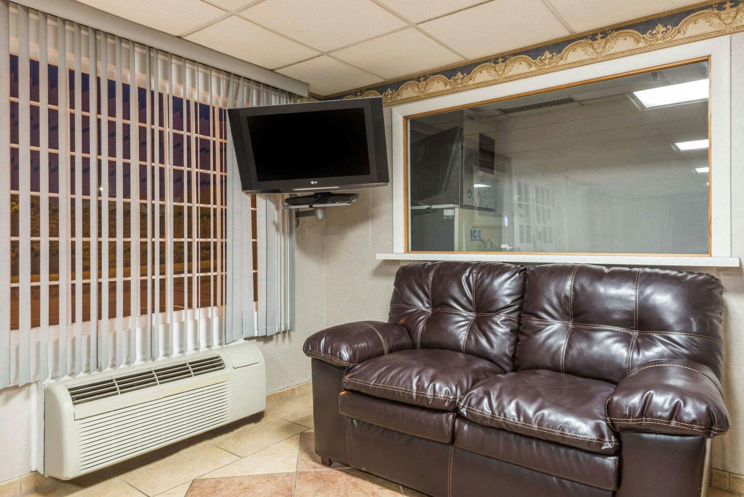 Hotel Super 8 Old Saybrook photo 1