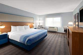 Hotel AmericInn by Wyndham North Branch photo 3