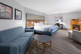 Hotel AmericInn by Wyndham North Branch photo 2