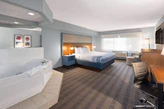 Hotel AmericInn by Wyndham North Branch photo 1