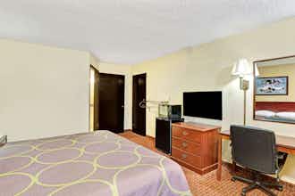 Hotel Super 8 Shawnee photo 4