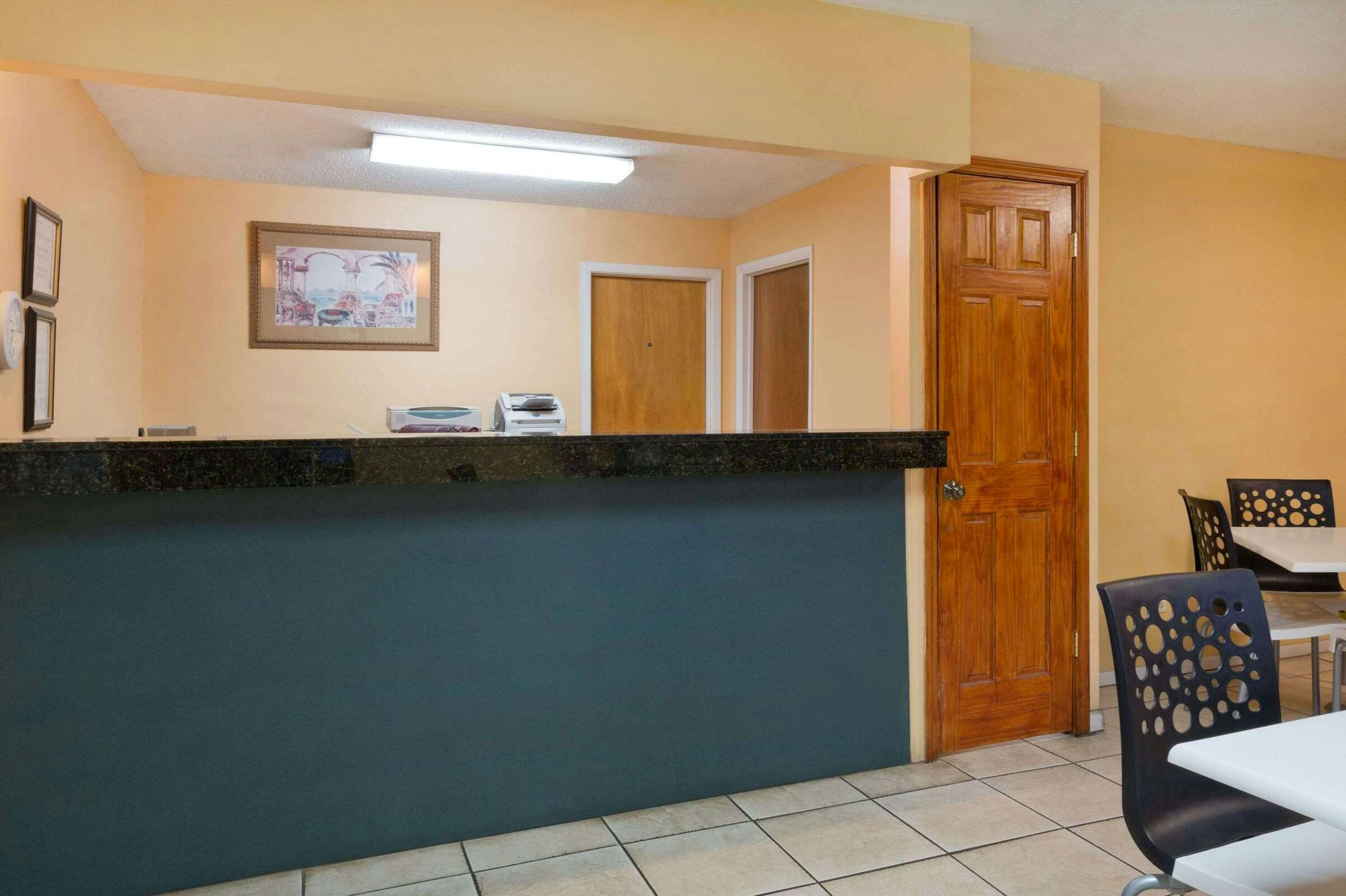 Hotel Super 8 Chipley photo 2