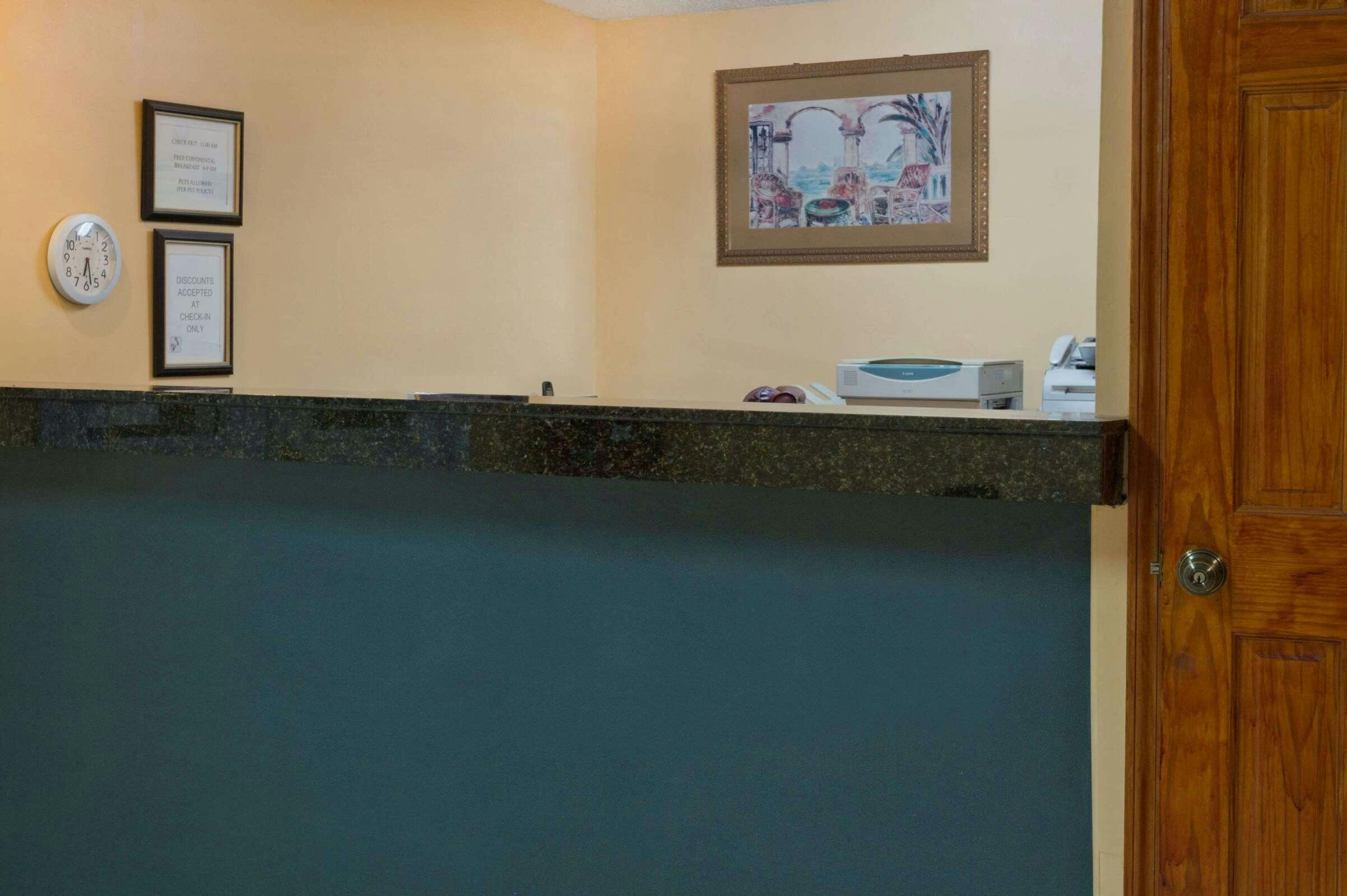 Hotel Super 8 Chipley photo 3