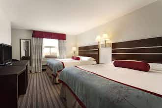 Hotel Super 8 Saskatoon Near Downtwn photo 2