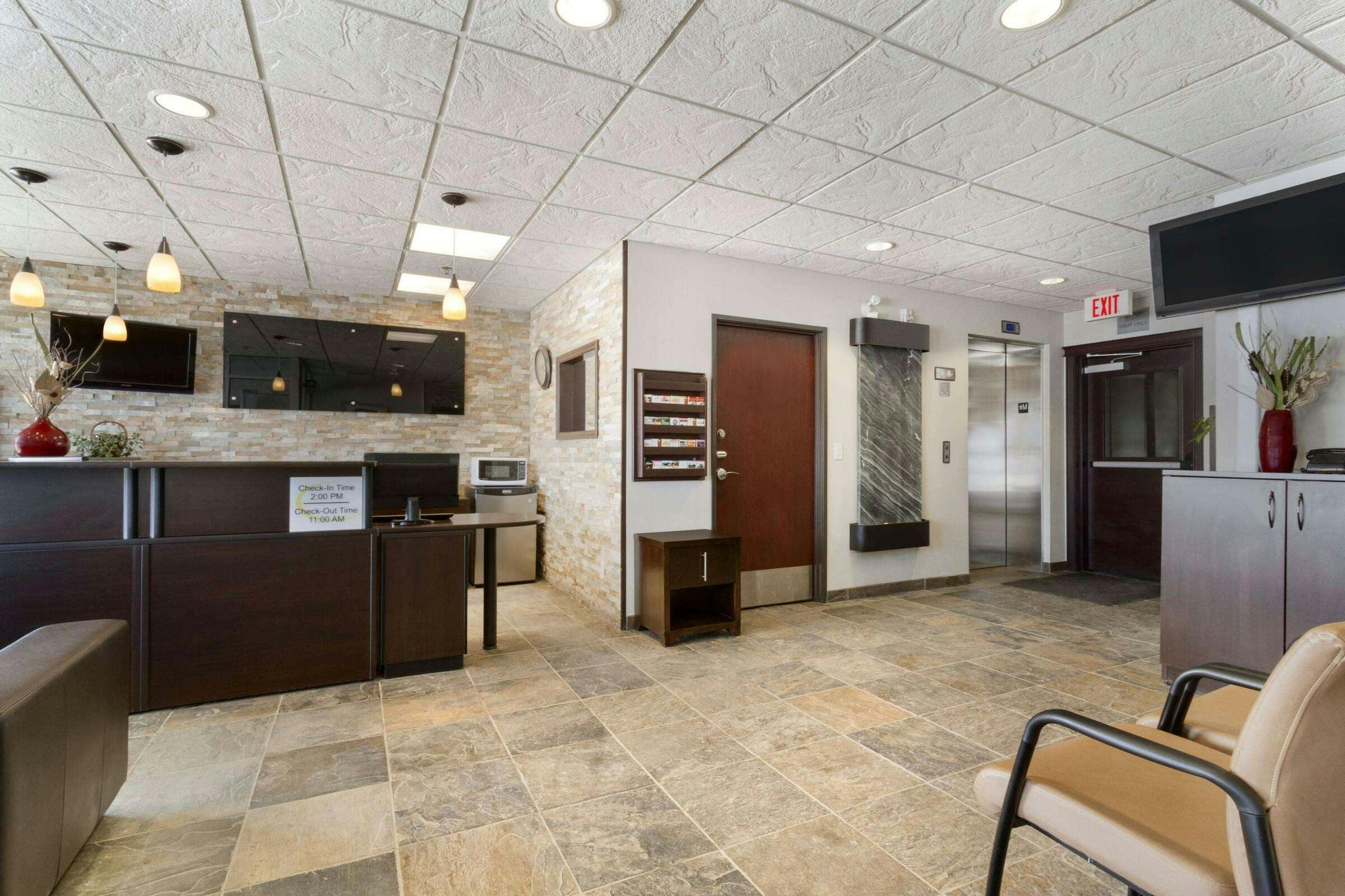 Hotel Super 8 Saskatoon Near Downtwn photo 5