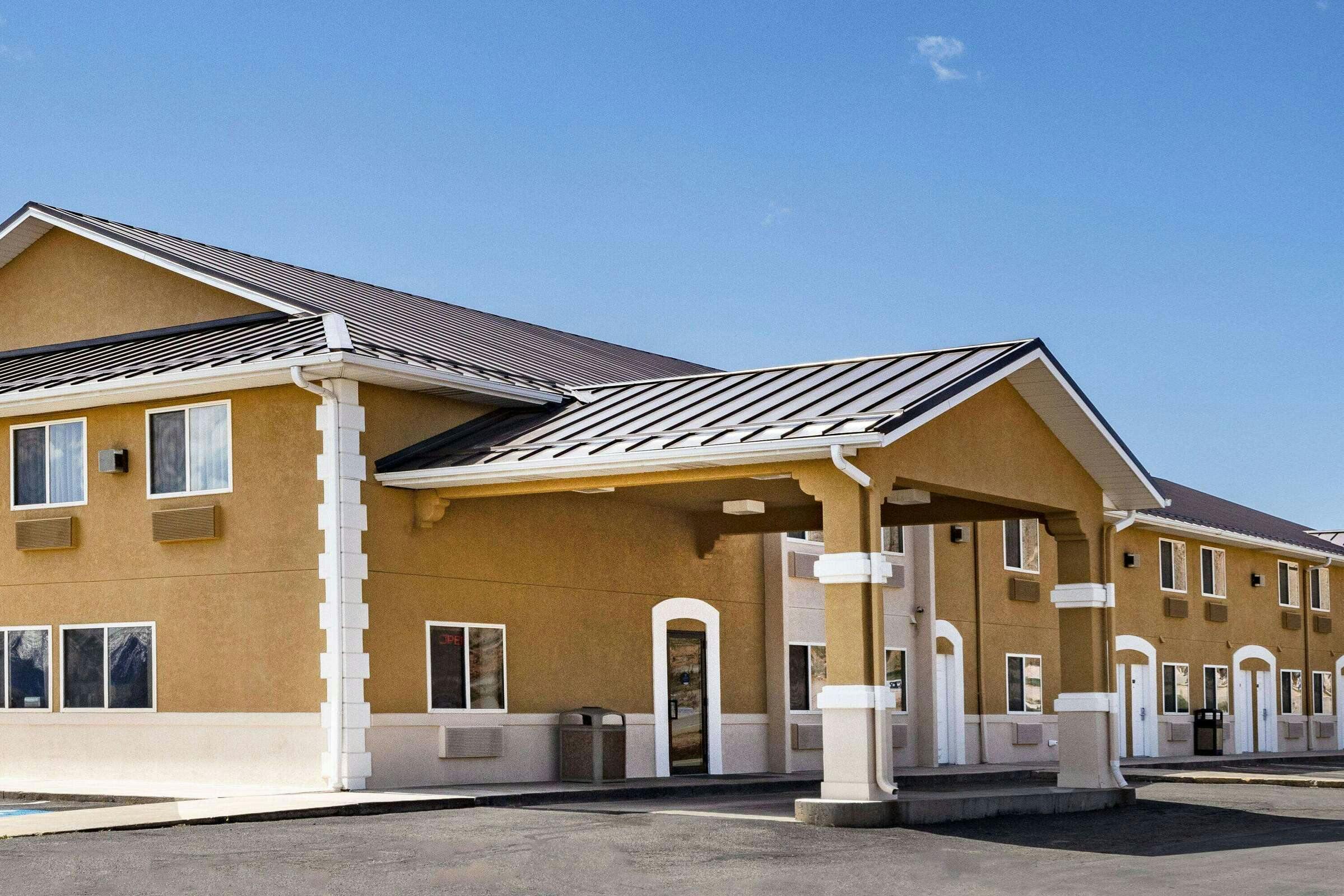 Hotel Super 8 by Wyndham Richfield UT photo 2