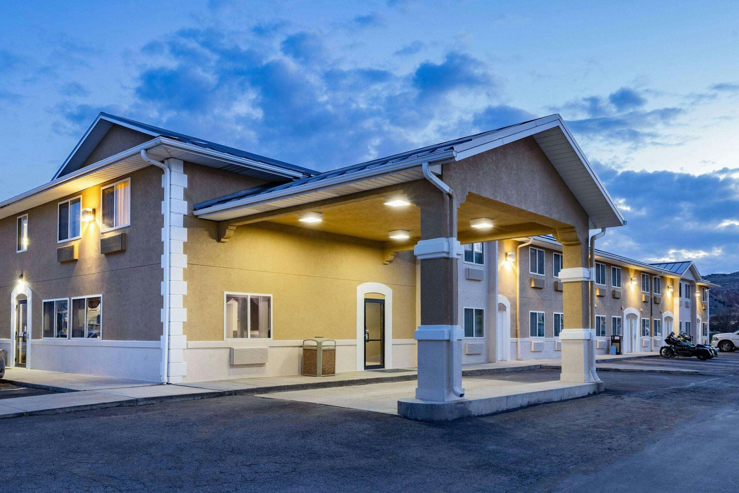 Hotel Super 8 by Wyndham Richfield UT photo 3