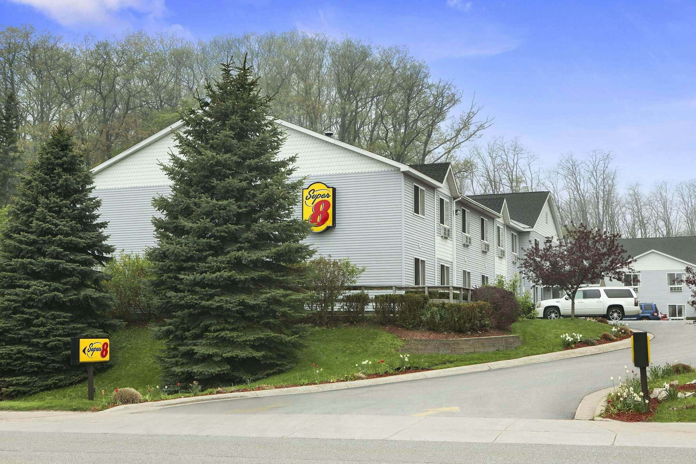 Super 8 Manistee