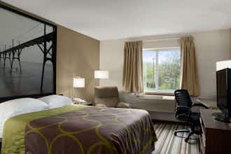 Hotel Super 8 Manistee photo 2