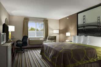 Hotel Super 8 Manistee photo 4