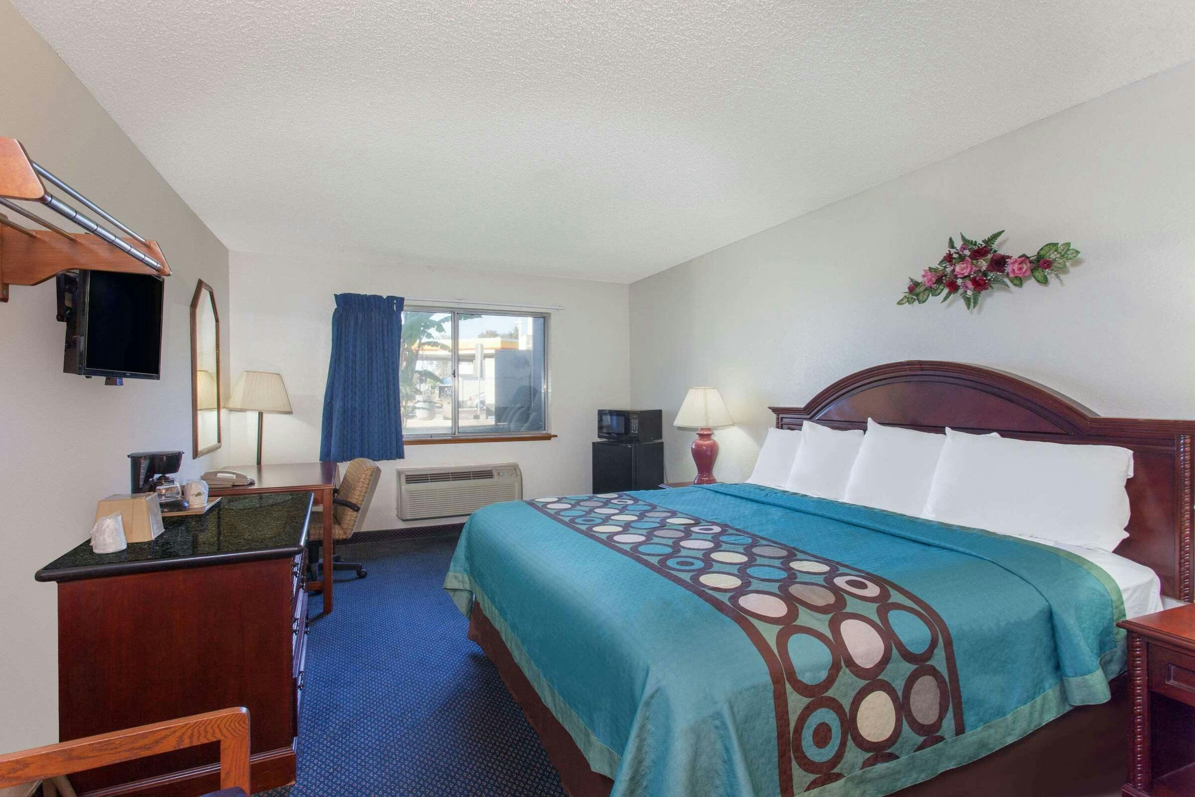 Hotel Super 8 Selma Fresno Area photo 3