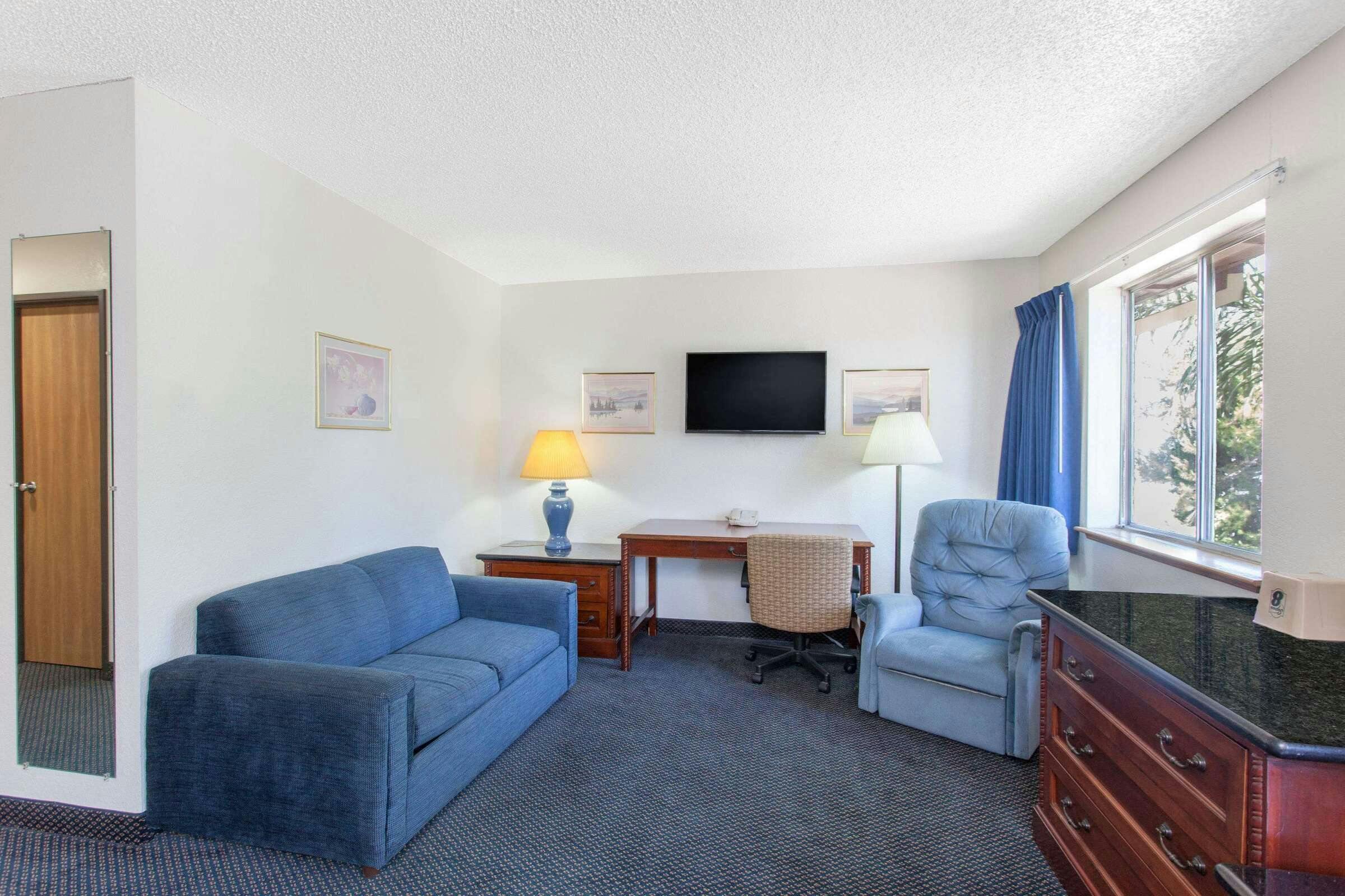 Hotel Super 8 Selma Fresno Area photo 4
