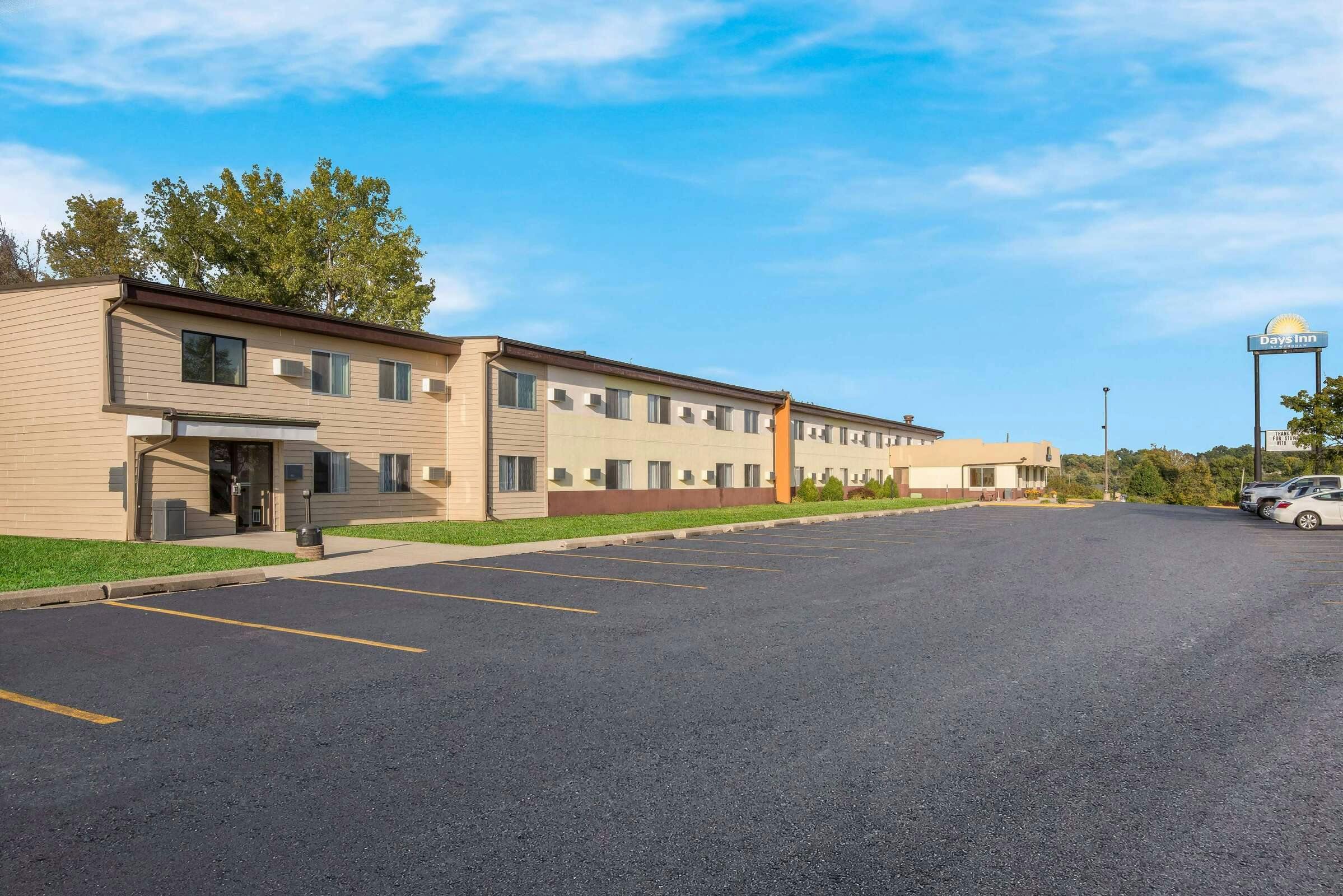 Hotel Days Inn by Wyndham Newton photo 1