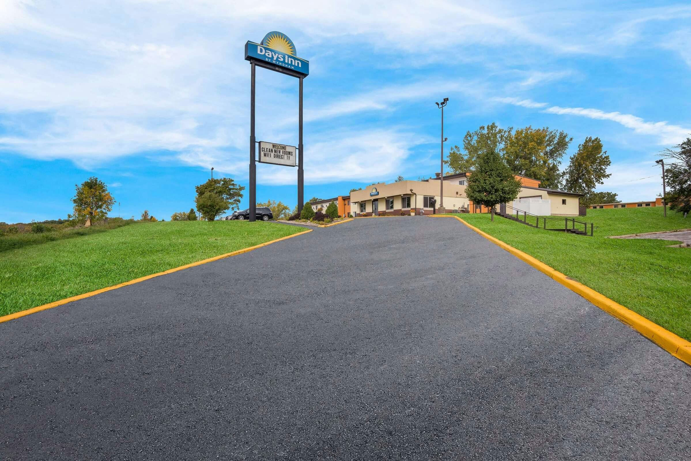 Hotel Days Inn by Wyndham Newton photo 2