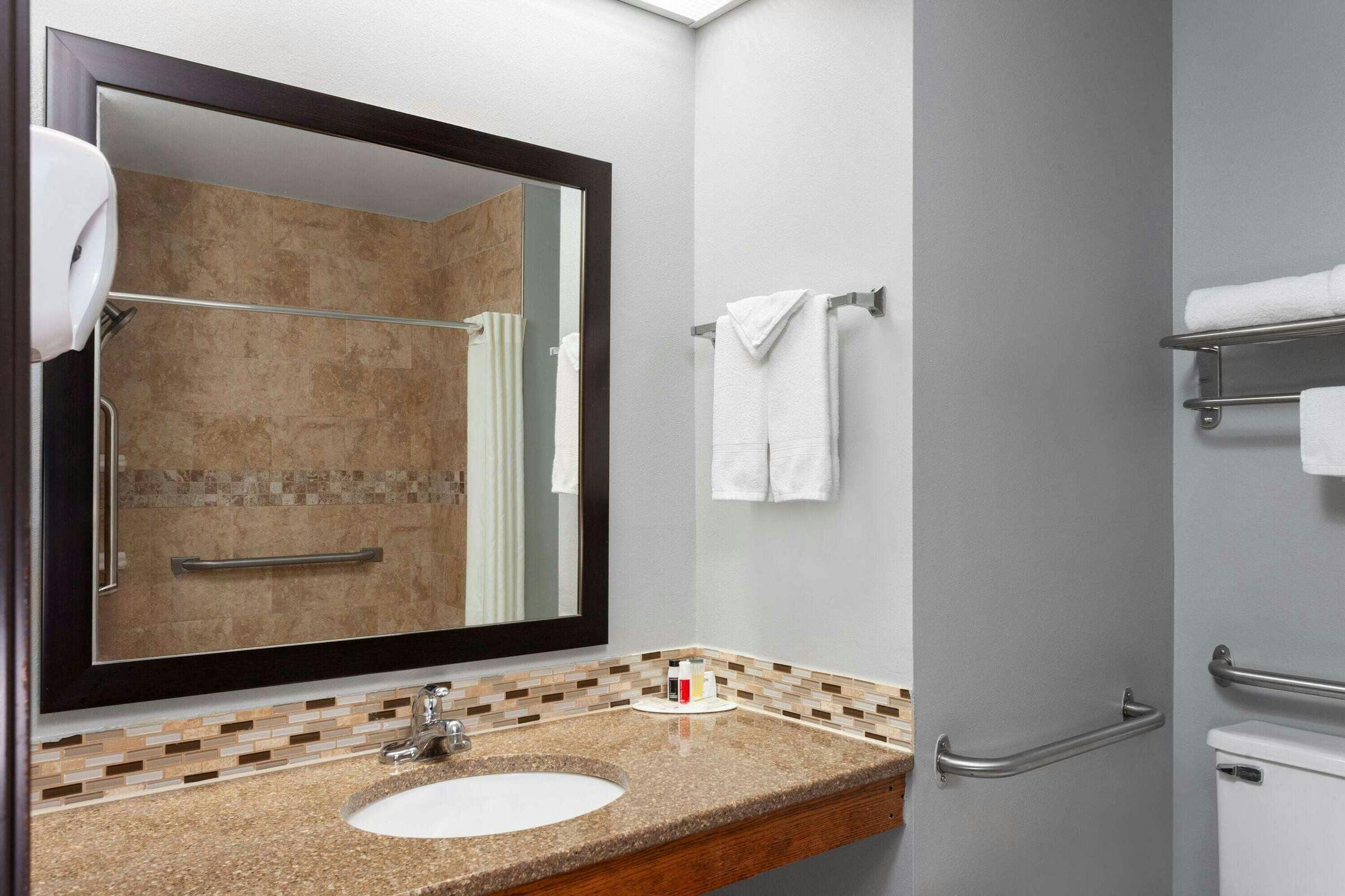 Hotel Super 8 Sun Prairie/Madison E photo 2