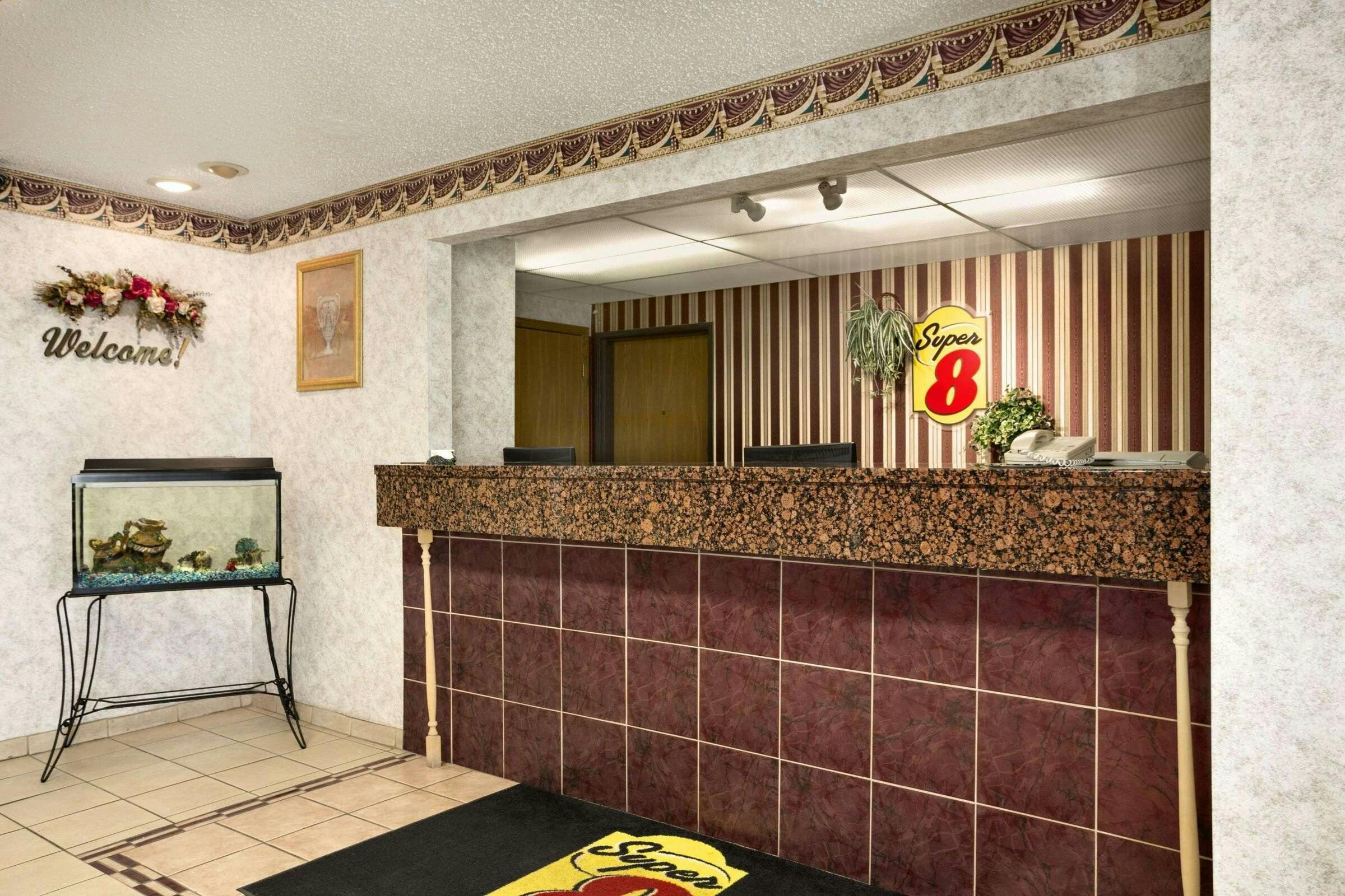 Hotel Super 8 by Wyndham Cameron photo 1