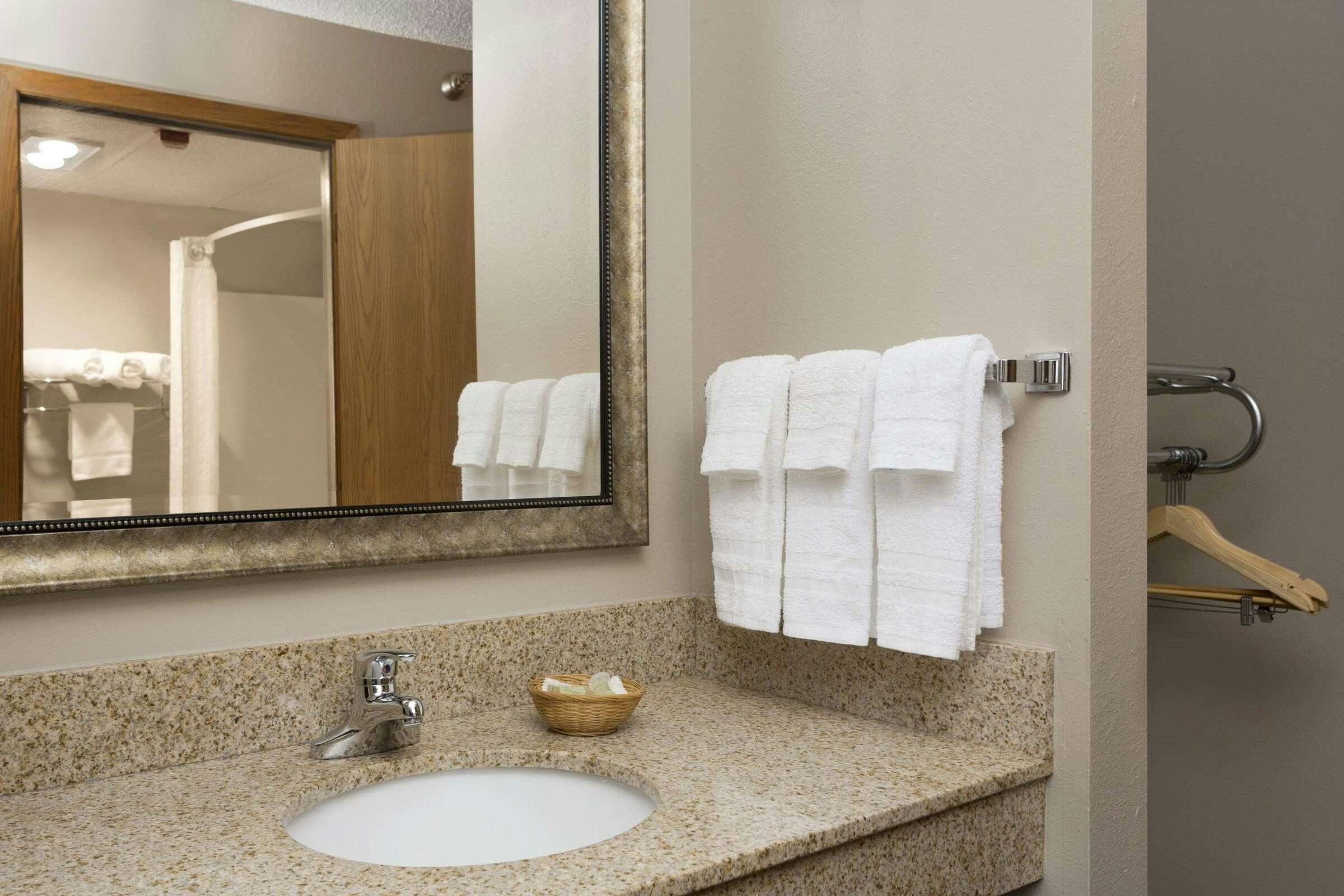 Hotel Super 8 by Wyndham Cameron photo 5