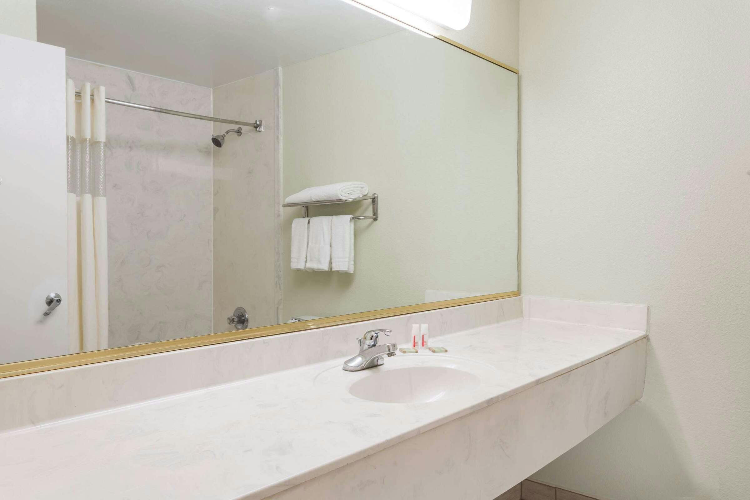 Hotel Super 8 by Wyndham Hull Street Midlothian/Richmond Area photo 5