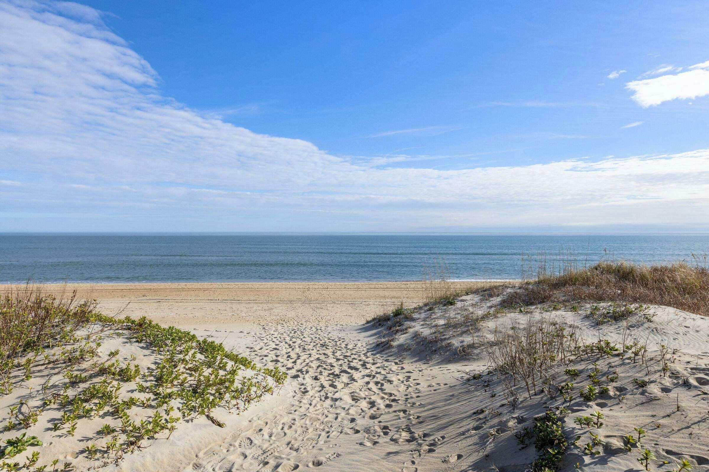 Hotel Days Inn by Wyndham Kill Devil Hills Oceanfront - Wilbur photo 1