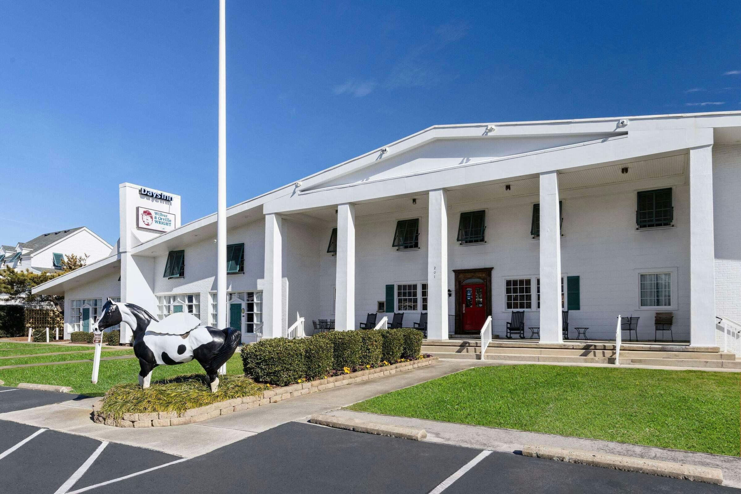 Hotel Days Inn by Wyndham Kill Devil Hills Oceanfront - Wilbur photo 2