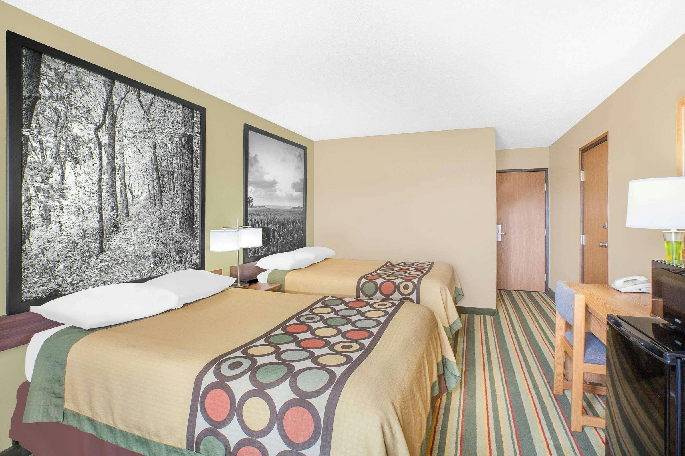 Hotel Super 8 by Wyndham Mt Pleasant photo 4