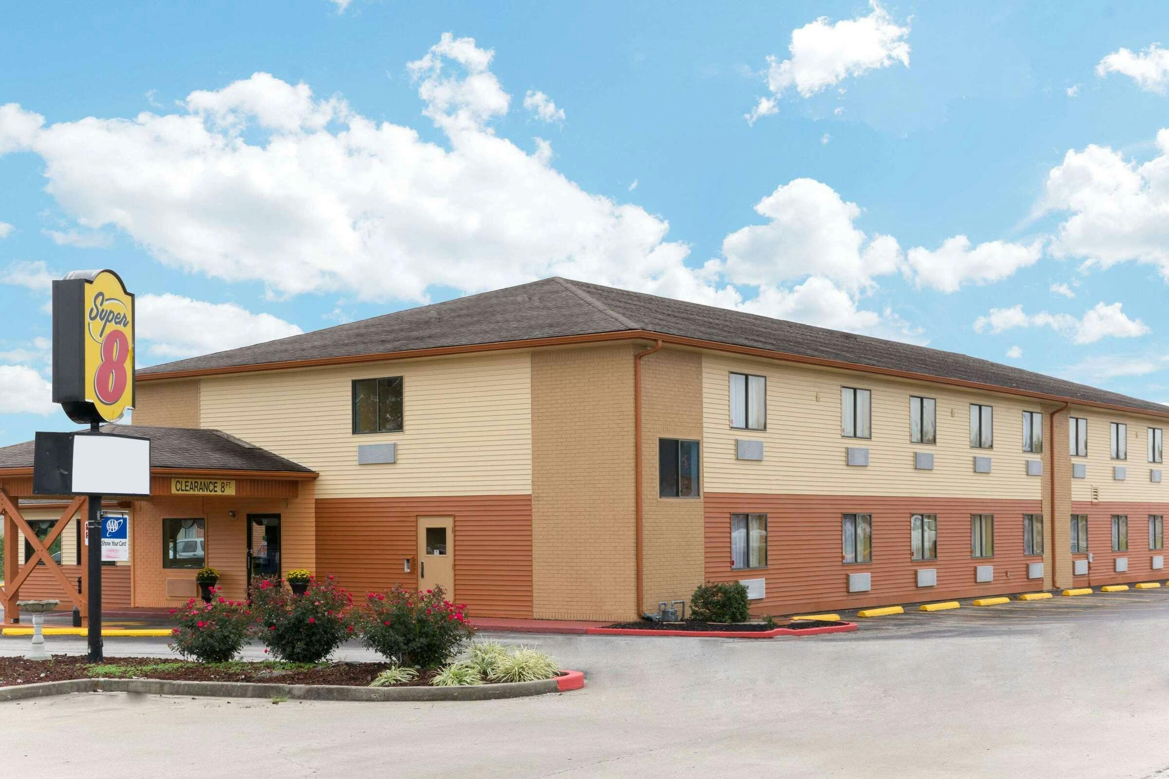 Hotel Super 8 Richmond photo 1