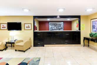 Hotel Super 8 Richmond photo 2