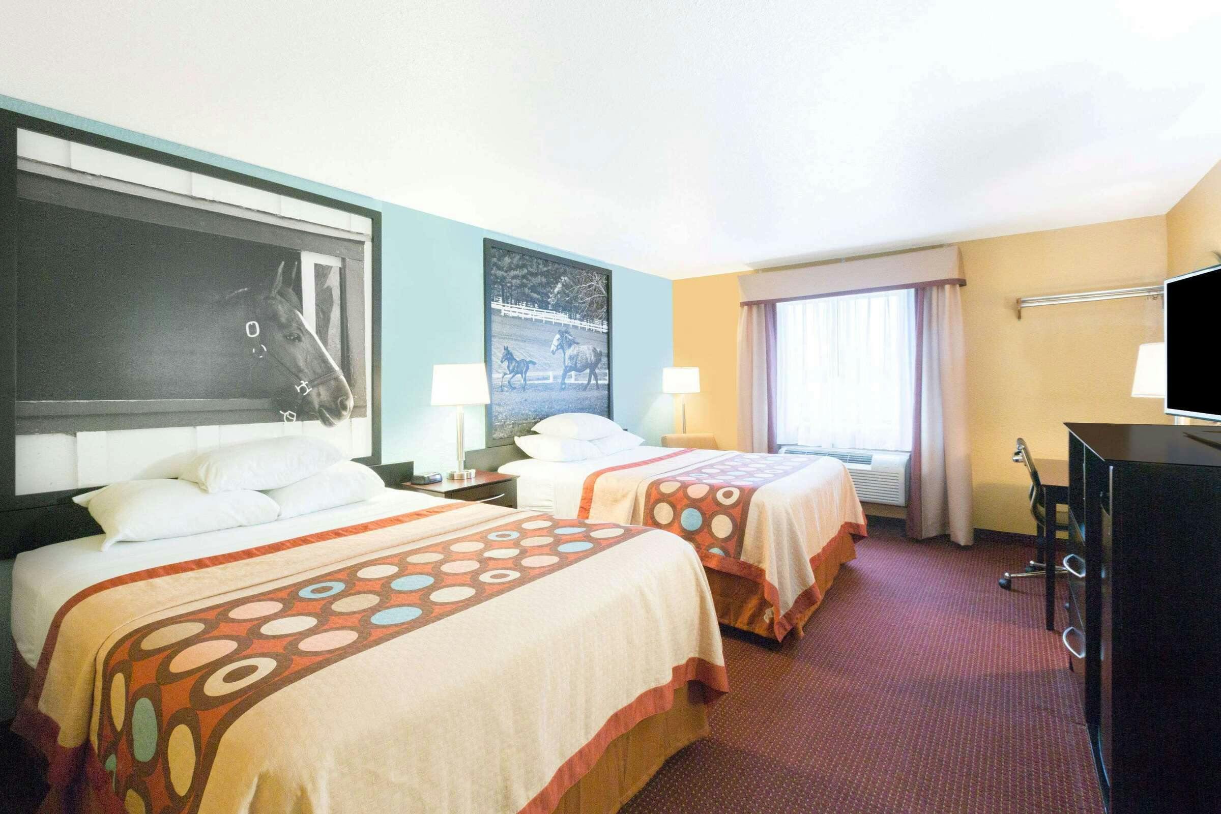 Hotel Super 8 Richmond photo 3