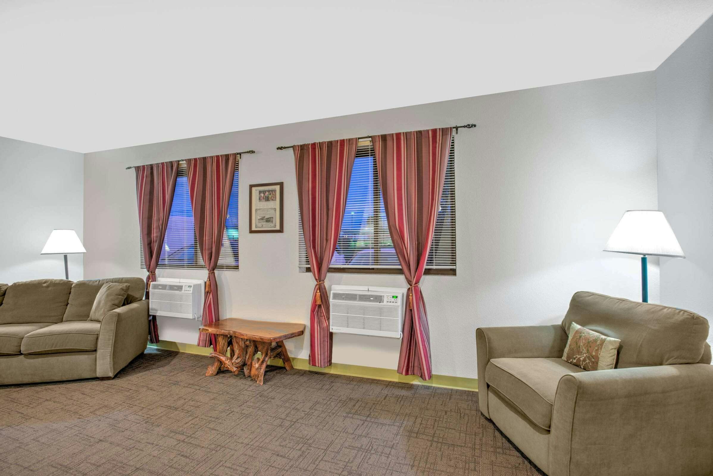 Hotel Super 8 by Wyndham Ticonderoga photo 1