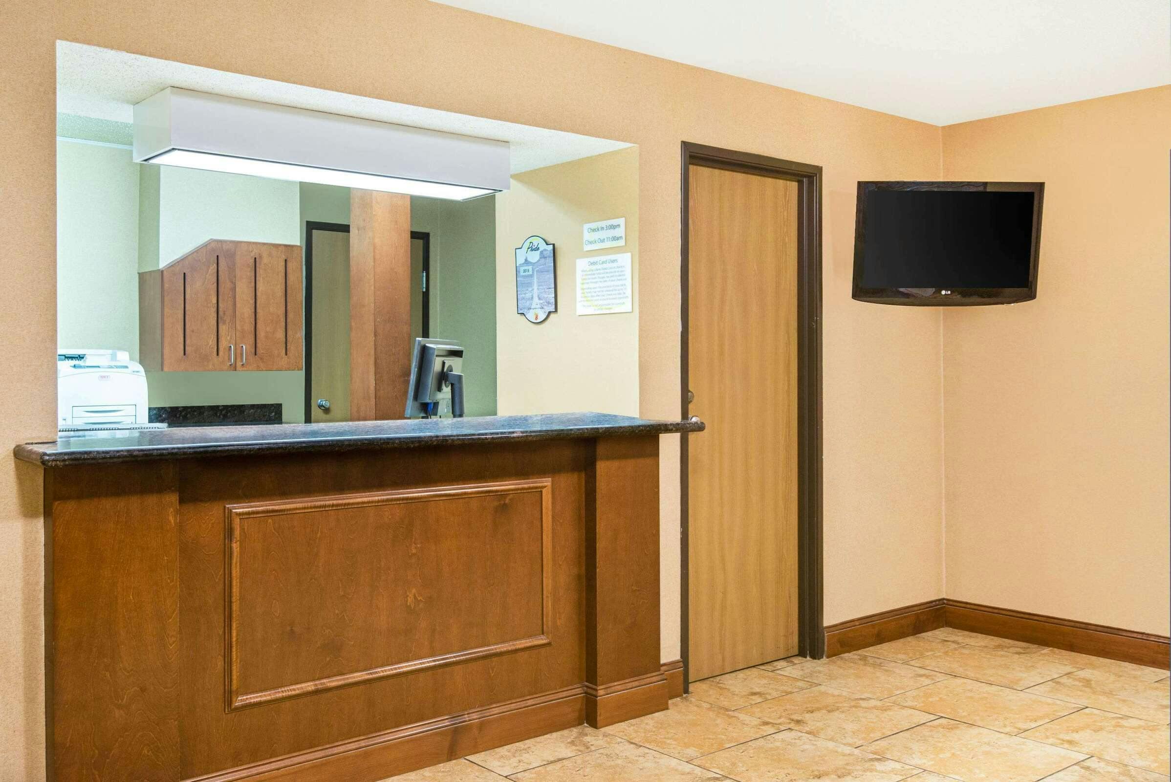 Hotel Super 8 by Wyndham Ripley photo 1